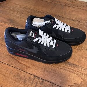 Brand new Nike Air Max 90 tennis shoes